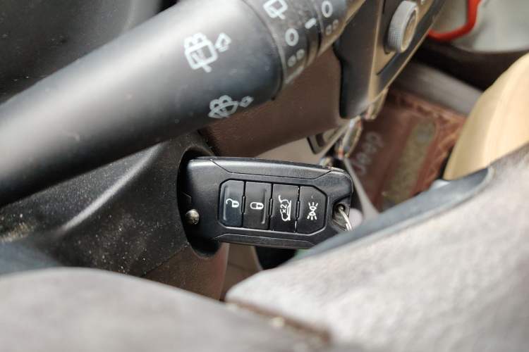 Used Jeep Renegade 2016 1.4T Automatic High-Energy Version Vehicle Key