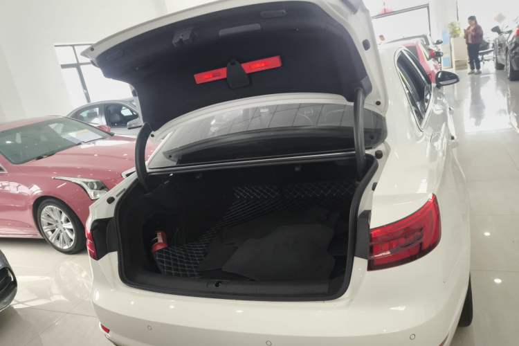 Used Audi A4L 2017 Plus 40 TFSI Fashion Model Trunk