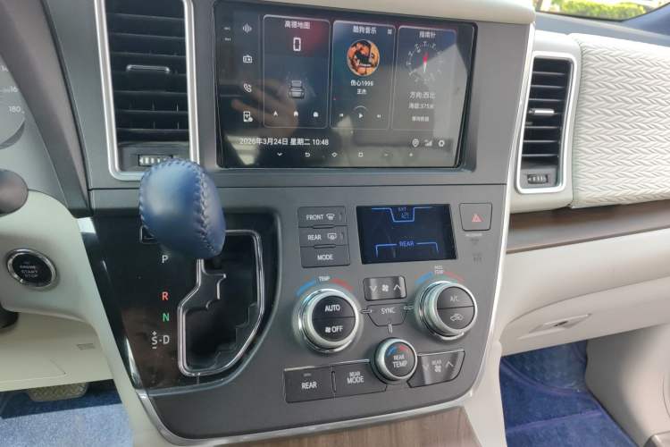 Used Toyota SIENNA 2017 3.5L Four-Wheel Drive LE Trim 7 Seats – U.S. Specification
