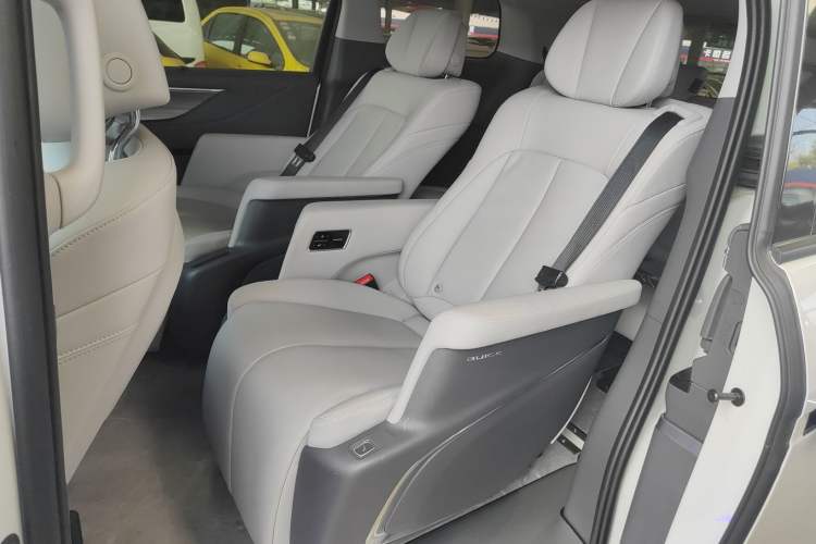 Used Buick GL8 2025 Lu Zun Deluxe Edition