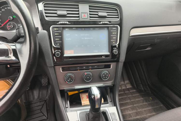 Used Volkswagen Golf 2014 1.4TSI Automatic Comfort Model Audio And AC Panel