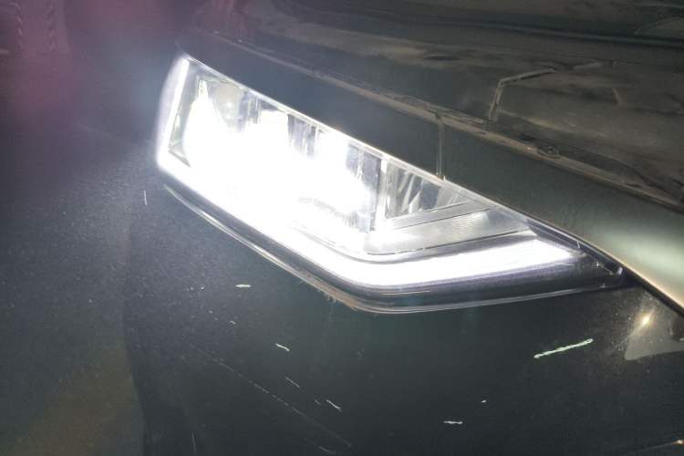 Used BYD Han 2022 DM-i 242km Flagship Model Right Front Headlight