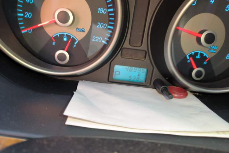 Used Buick Excelle 2015 1.5L Automatic Classic Model Odometer Close Up