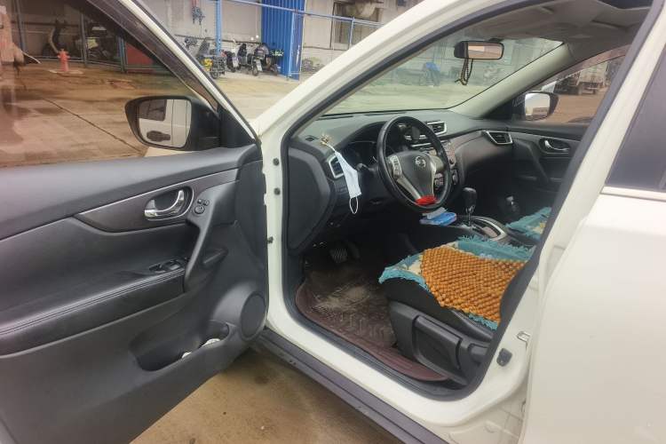 Used Nissan X-Trail 2014 2.0L CVT Comfort Edition 2WD Driver Seat