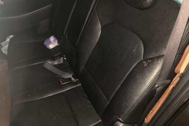 Used Kia Carens 2013 2.0L 7-Seater Automatic Standard Version China IV Standard Left Rear Seat