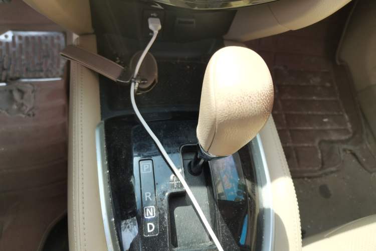 Used Nissan X-Trail 2014 2.0L CVT Comfort Edition 2WD Gear Lever