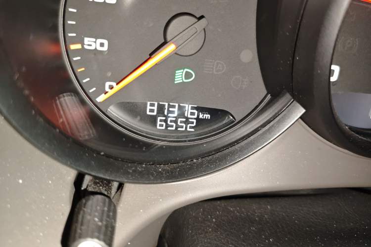 Used Porsche 718 2016 Cayman 2.0T Odometer Close Up