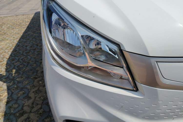 Used SAIC MAXUS EV30 2022 Pure-Electric Smart Logistics Expert with Long Wheelbase Guoxuan
