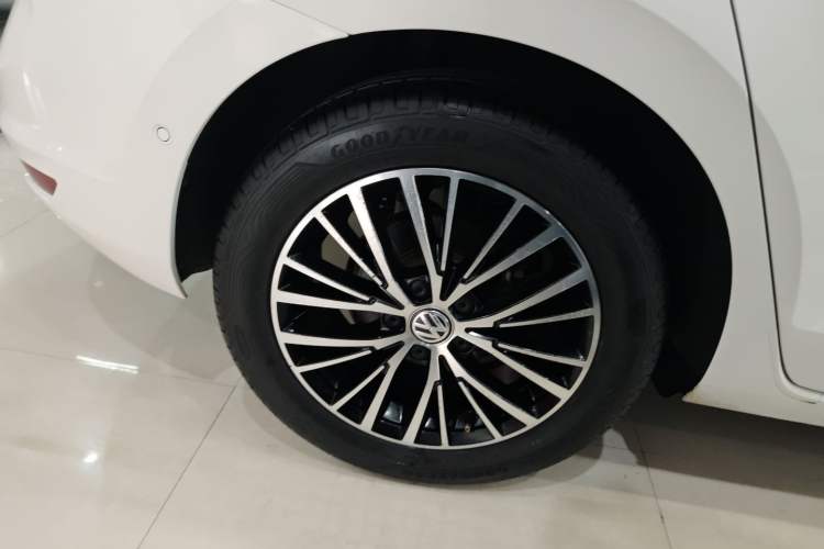Used Volkswagen Touran 2016 Volkswagen Touran L 280TSI DSG Luxury Edition Exterior 5