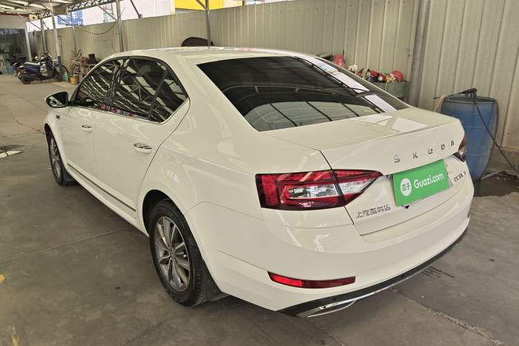 Used Skoda Octavia 2020 1.5L Automatic SmartDrive Luxury Edition Exterior 2