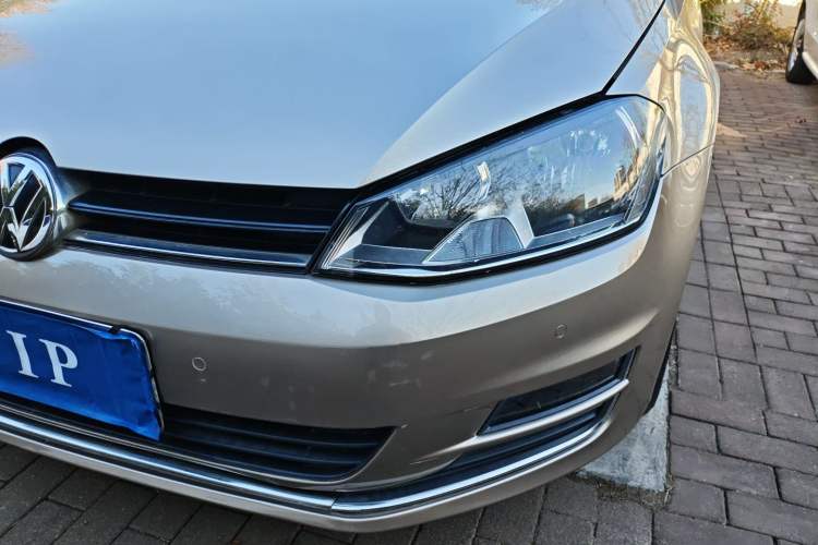 Used Volkswagen Golf 2017 1.6L Automatic Comfort Million-Vehicle Anniversary Edition
