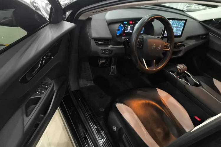 Used Hongqi E-QM5 2022 431 km Charge & Enjoy Edition Driver Seat