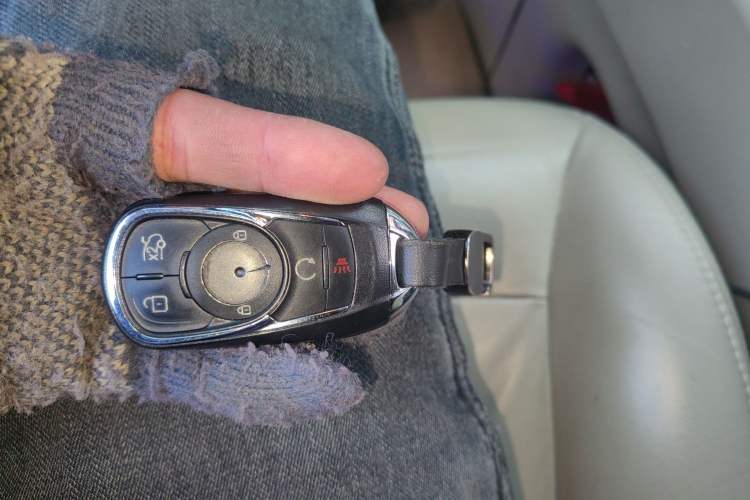 Used Buick GL8 2018 28T Luxury Model China VI Standard Vehicle Key