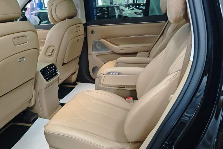 Used Hima AITO M8 2025 Extended-Range Max+ Version 53.4 kWh 6-Seater Edition Left Rear Seat