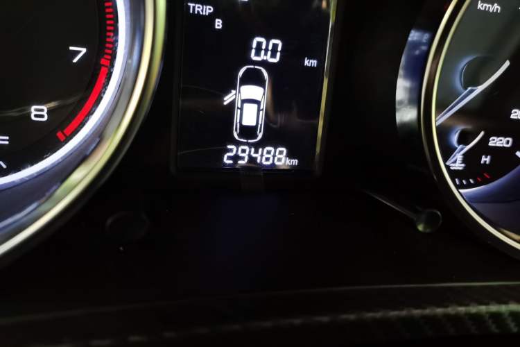 Used Zotye T300 2017 1.5L Manual Luxury Model Odometer Close Up