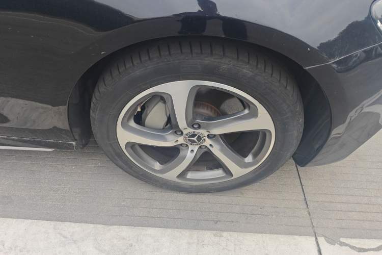 Used Mercedes-Benz E-Class 2017 E 300 L Sporty and Stylish Model
