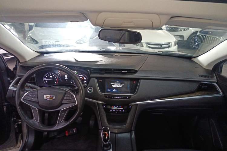 Used Cadillac XT5 2018 25T Luxury Model
