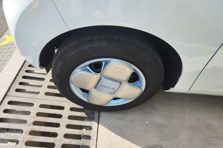 Used Geely Galaxy Panda 2024 Panda Mini 200km Endurance Bear Left Front Wheel Hub