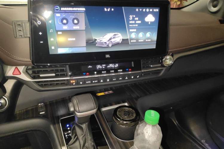 Used Toyota Granvia 2023 2.5L Hybrid Flagship VIP Edition
