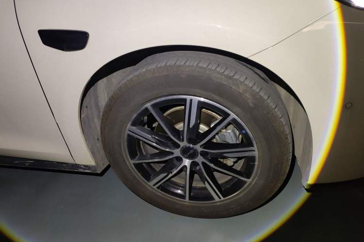 Used BYD Seal 06 New Energy 2025 DM-i Smart Drive 120KM Deluxe Model Right Front Wheel Hub