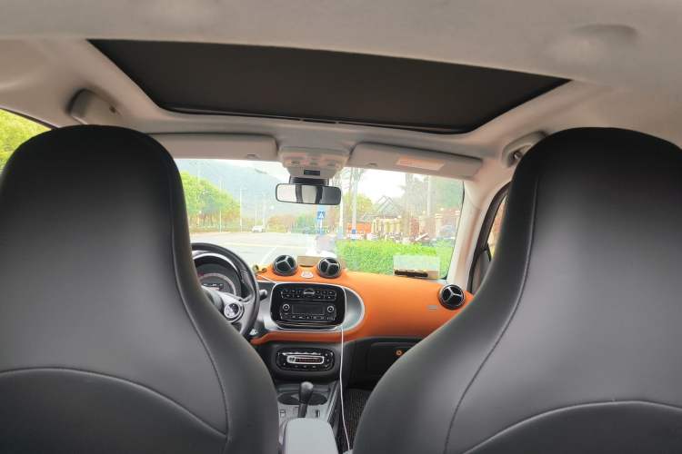 Used smart fortwo 2015 1.0L 52 kW Hardtop Passion Edition Headliner