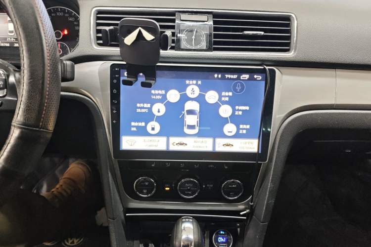 Used Volkswagen Passat 2014 2.0 TSI DSG Prestige Edition Audio And AC Panel