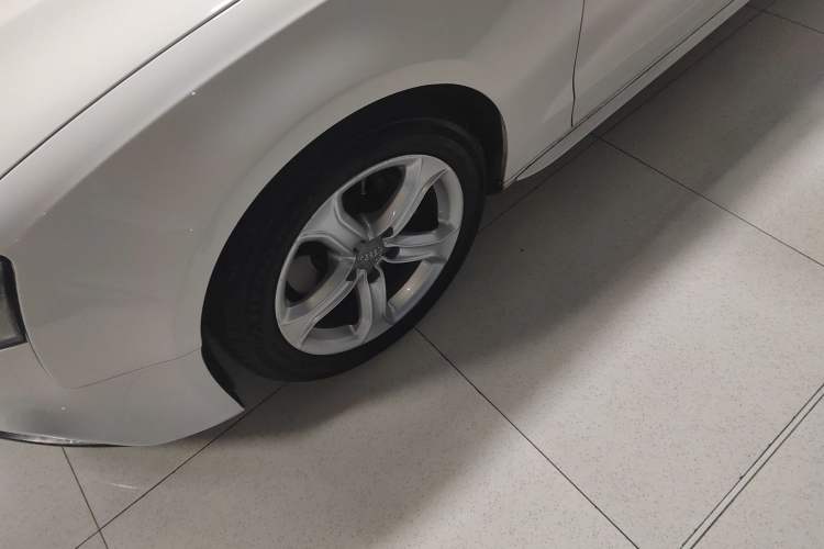 Used Audi A5 2014 Sportback 45 TFSI Left Front Wheel Hub