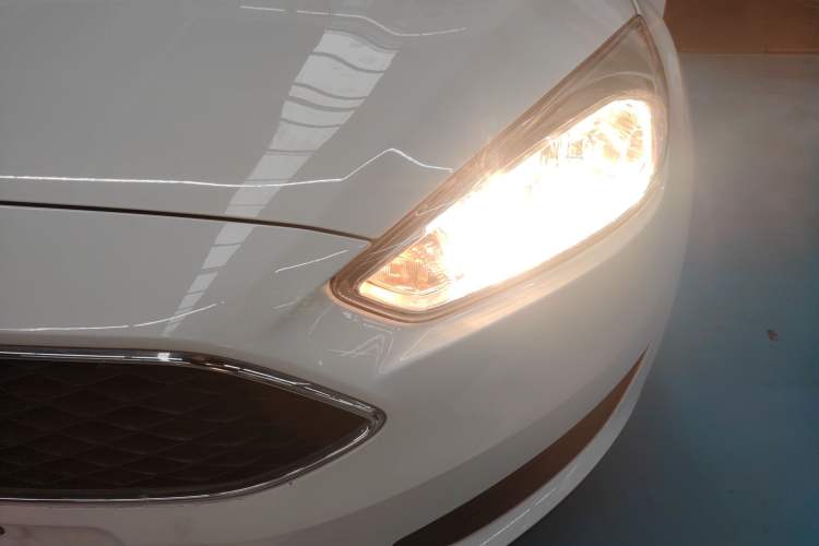 Used Ford Focus 2018 Hatchback Classic 1.6L Automatic Comfort Plus SmartDrive Edition Left Front Headlight