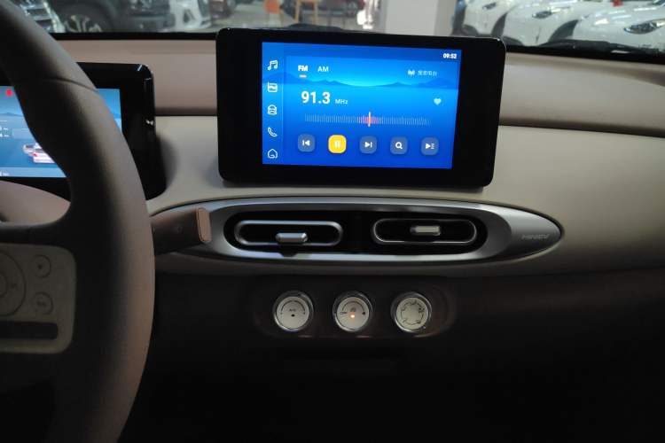 Used Wuling Hongguang MINIEV 2025 Four-Door Version Zhenxiang+ Edition Audio And AC Panel