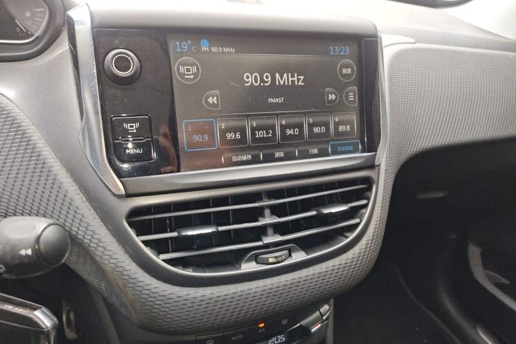 Used Peugeot 2008 2014 1.6L Automatic Fashion Edition Audio And AC Panel