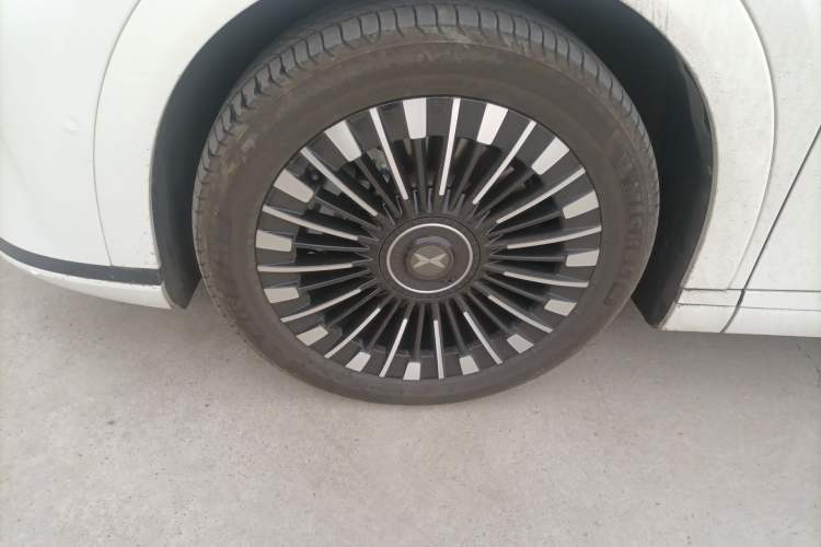 Used XPeng X9 2025 740 Ultra-Long Range Max Left Front Wheel Hub