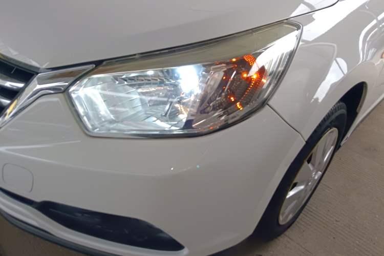 Used Venucia R50 2015 1.6L Manual Fashion Edition
