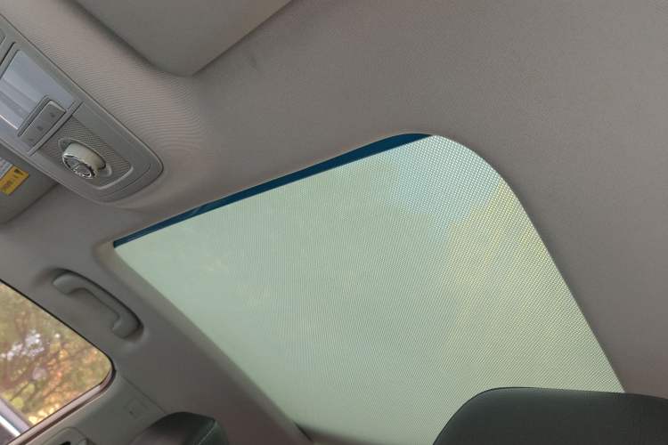 Used Roewe RX5 2018 20T Two-Wheel Drive Manual Internet Smart Edition