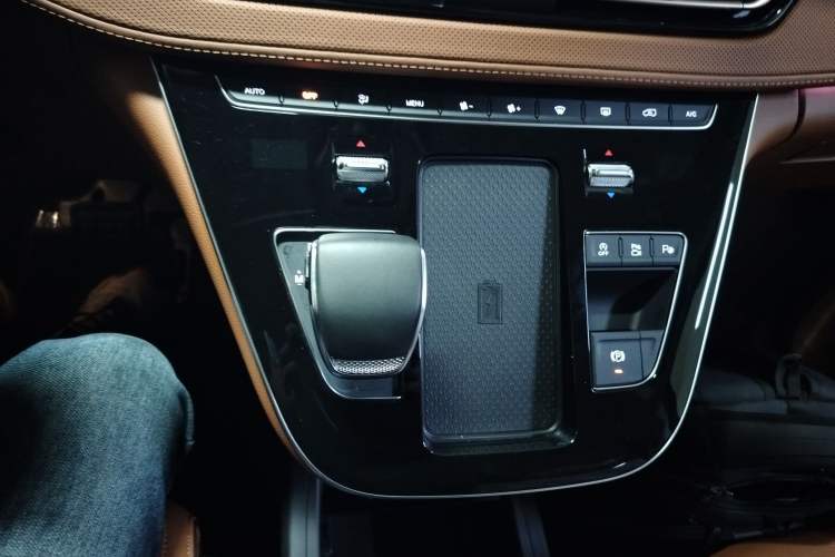 Used Hongqi HQ9 2023 2.0T Smart Connect Flagship Edition