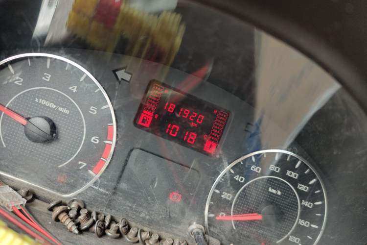 Used Wuling Zhiguang 2015 1.2L S Practical Model LSI Odometer Close Up