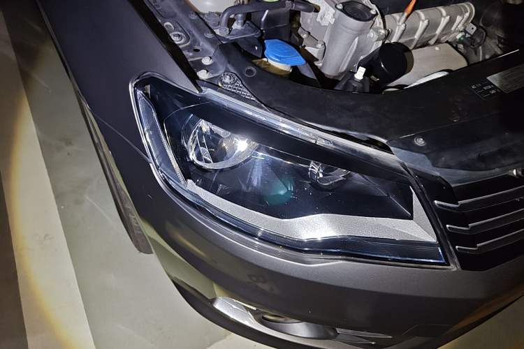 Used Volkswagen Bora 2013 1.6L Automatic Comfort Model Right Front Headlight