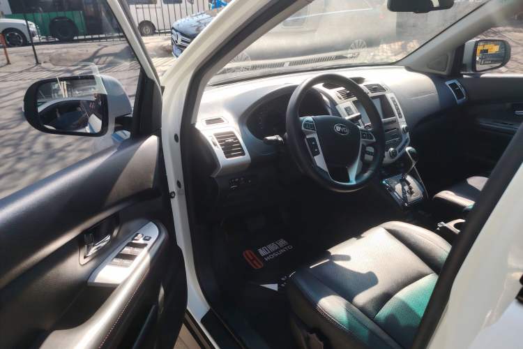 Used BYD S6 2014 2.4L Automatic Prestige 5-Seater
