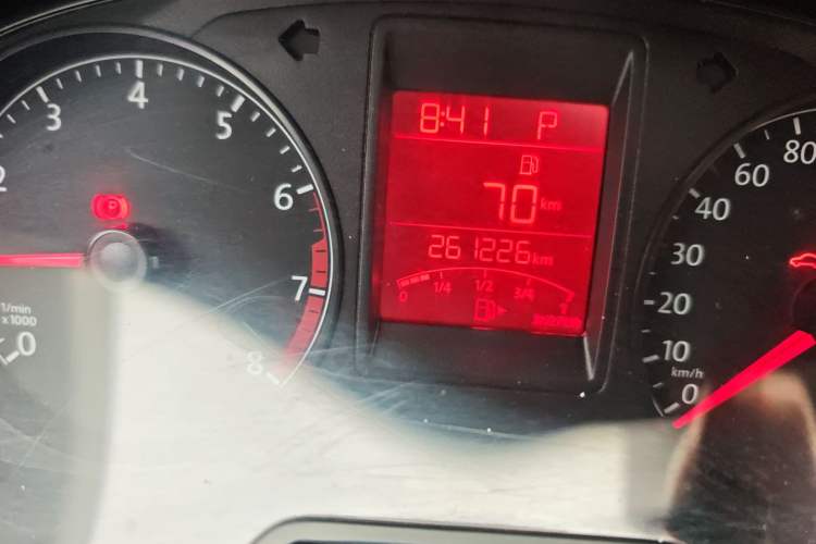 Used Volkswagen Jetta 2015 Value Edition 1.6L Automatic Comfort Version Odometer Close Up