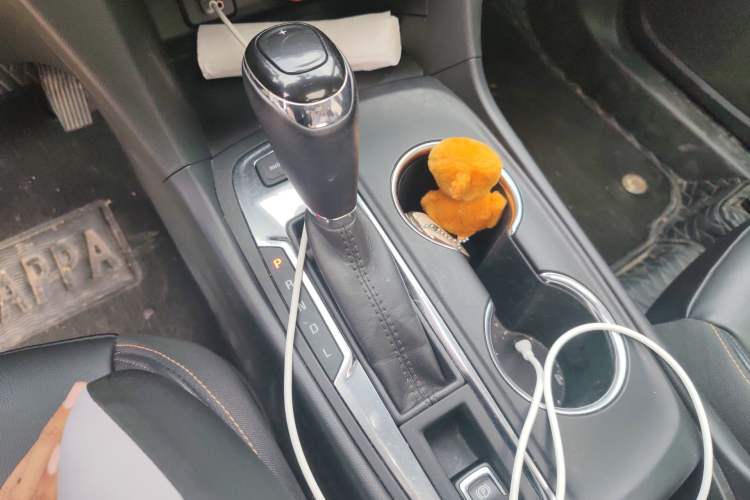 Used Chevrolet Equinox 2018 RS 550T Automatic All-Wheel-Drive Boundary Edition Gear Lever