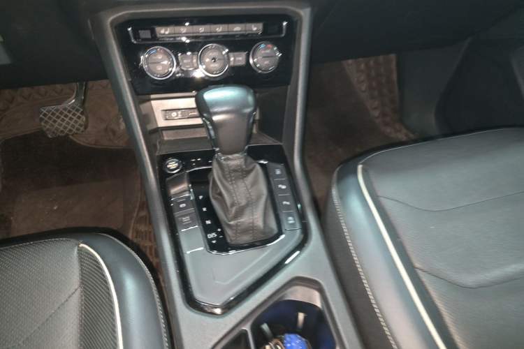 Used Volkswagen Tiguan L 2017 330TSI Automatic Two-Wheel Drive Flagship Edition Gear Lever