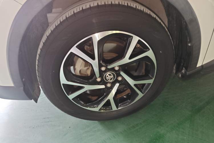 Used Toyota C-HR 2018 2.0L Luxury Sunroof Version China VI Standard
