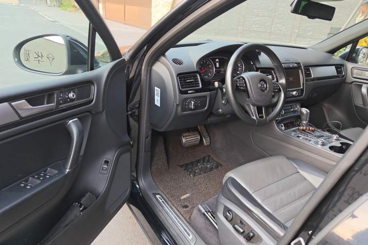 Used Volkswagen Touareg 2012 R-Line High-End Model
