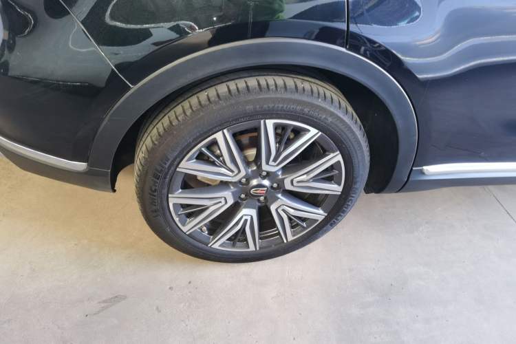 Used Hongqi HS5 2022 Facelifted Version 2.0T Smart Connect Flagship All-Wheel-Drive Edition Right Rear Wheel Hub