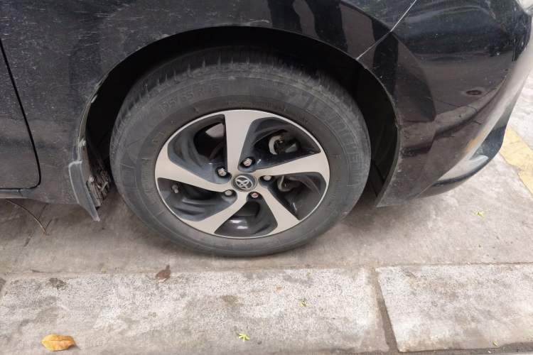 Used Toyota Levin 2017 Revised Dual-Engine 1.8H GS E-CVT Elite Sunroof Version China V Standard Right Front Wheel Hub