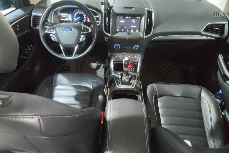 Used Ford Edge 2018 EcoBoost 245 Two-Wheel-Drive Titanium 7-Seater China VI Standard
