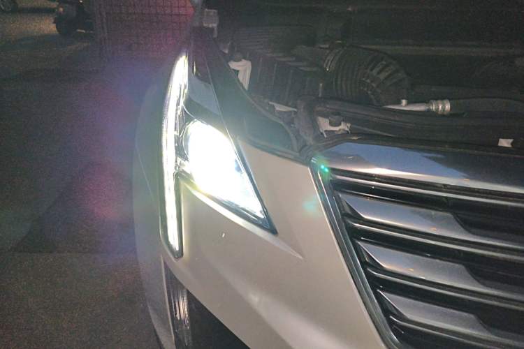 Used Cadillac XT5 2017 Anniversary Edition 25T Luxury Model Right Front Headlight