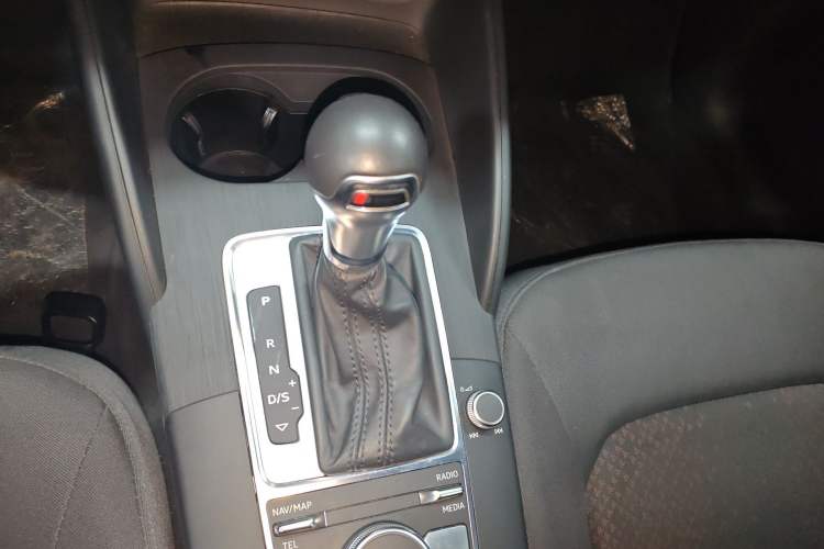 Used Audi A3 2020 Restyled Sportback 35 TFSI Entry-Level China VI Emission Standard Gear Lever