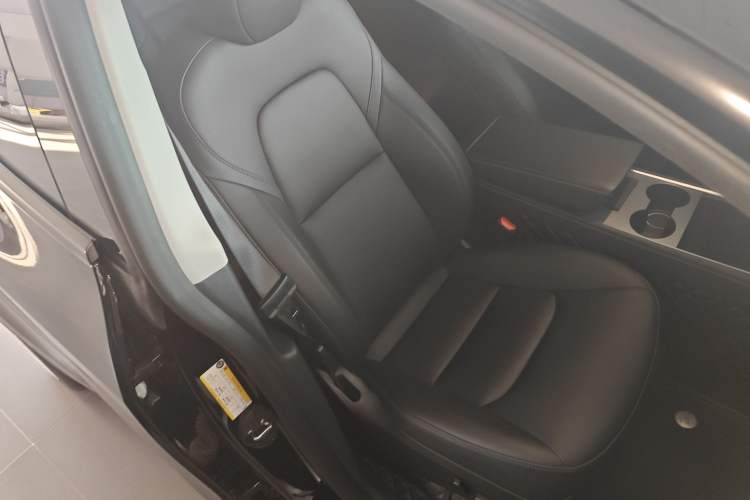 Used Tesla Model Y 2023 Rear-Wheel-Drive Version
