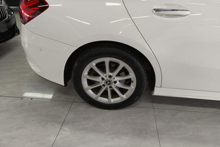 Used Mercedes-Benz A-Class 2021 A 200 L Sport Sedan Fashion Model Right Rear Wheel Hub