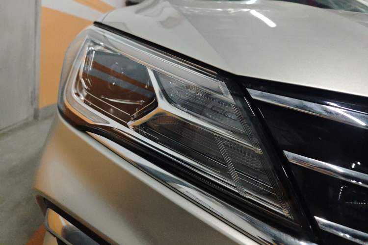 Used Roewe Ei5 2019 Luxury Edition Right Front Headlight